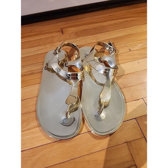 Michael Kors Size 9 Jet Set Signature Flip Flops Gold Logo NWOB - Picture 1 of 6